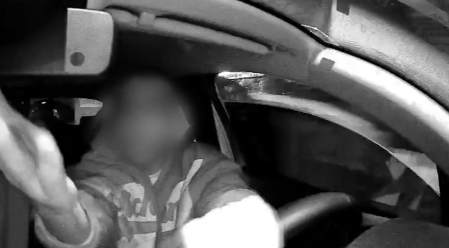 Taksiciler, uygulamayla yolcu taşıyan sürücü ve kadın yolcuya korku dolu anlar yaşattı