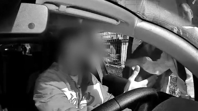 Taksiciler, uygulamayla yolcu taşıyan sürücü ve kadın yolcuya korku dolu anlar yaşattı