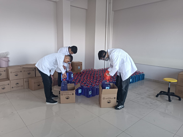 Ağrılı öğrenciler üretime katılarak meslek öğreniyor