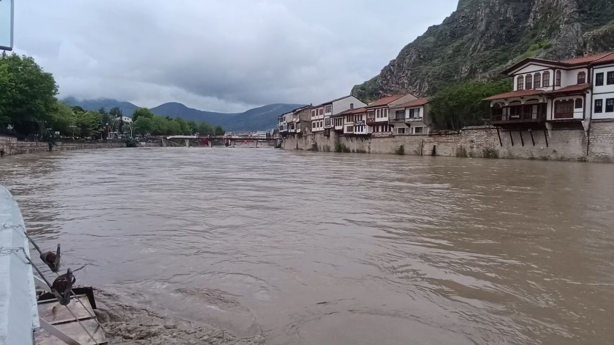 Amasya ve Tokat'ta sel ve taşkın alarmı! Eğitime ara verildi