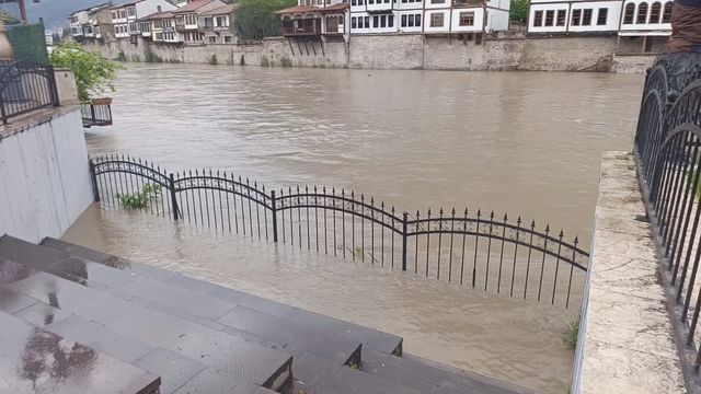 Amasya ve Tokat'ta sel ve taşkın alarmı! Eğitime ara verildi