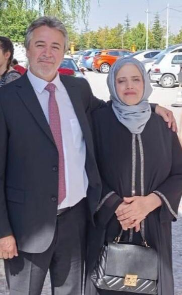 Annesini 20, babasını 10 bıçak darbesiyle öldüren şüpheli: Kriz anında yaptım