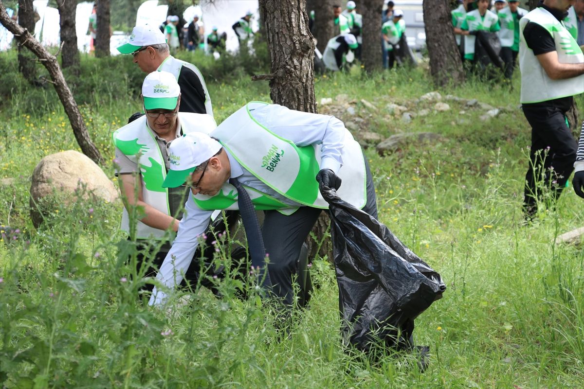 Ormanları Koruma İçin Temizlik Etkinliği