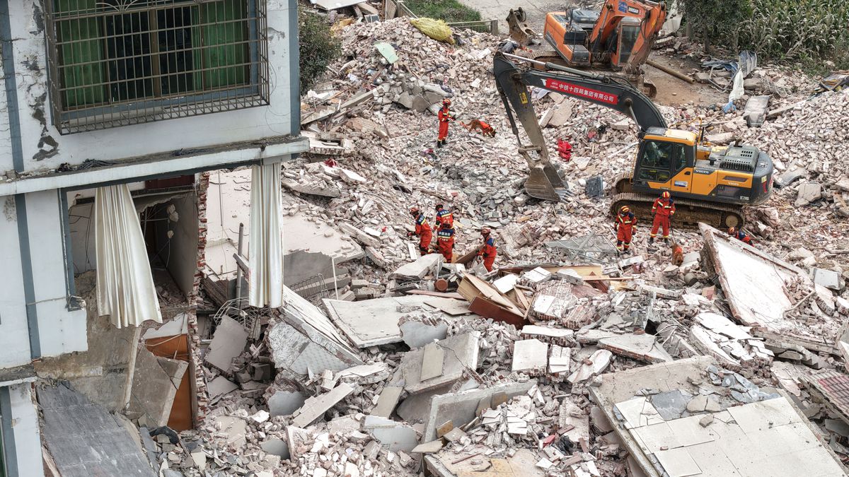 Çin\'de 5.2 büyüklüğünde deprem! 2 kişi hayatını kaybetti