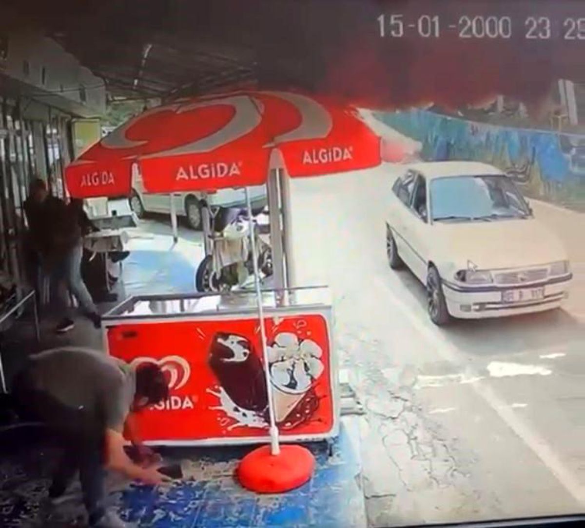 Tarsus\'ta Silahlı Saldırı: 4 Ölü, 8 Yaralı