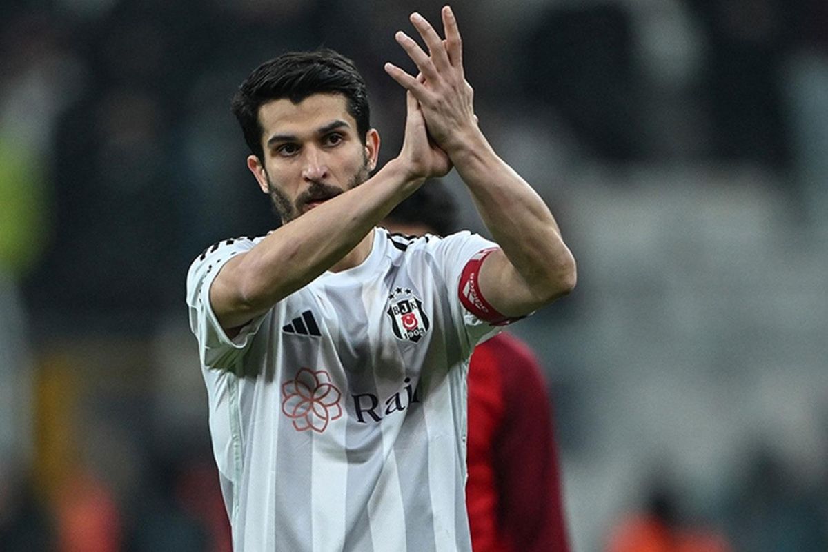 Necip Uysal\'dan futbola veda