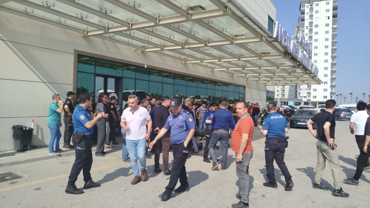 Tarsus\'ta Pompalı Tüfekli Saldırı: 2 Ölü
