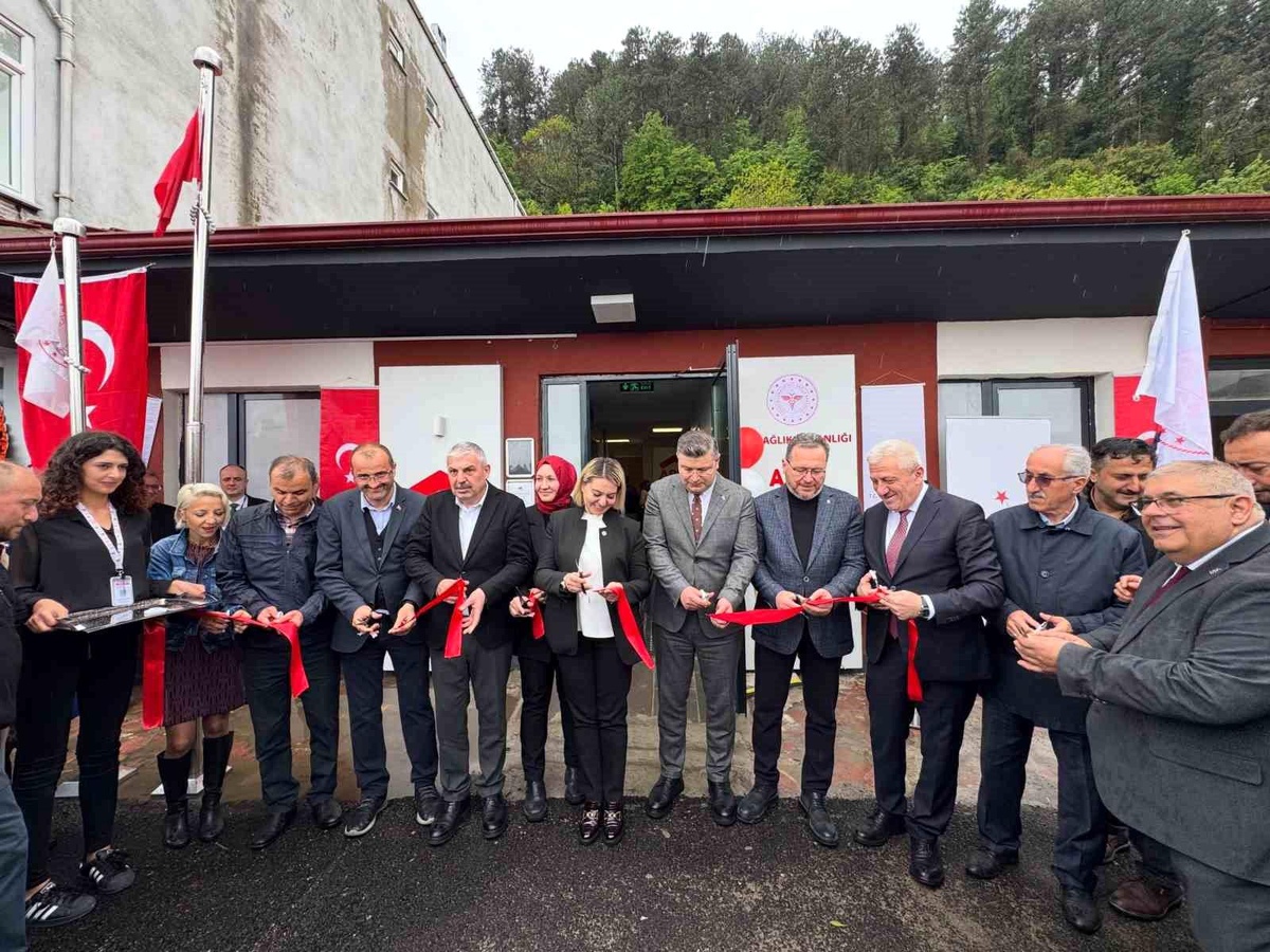 Selde zarar gören sağlık merkezi yenilendi, yeni yapılan yüzme havuzu törenle açıldı