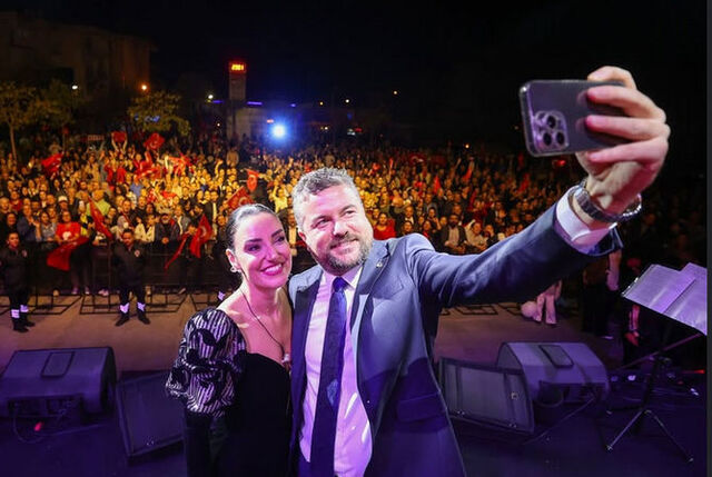 Sevcan Orhan ile Buca Belediye Başkanı Görkem Duman nişanlandı
