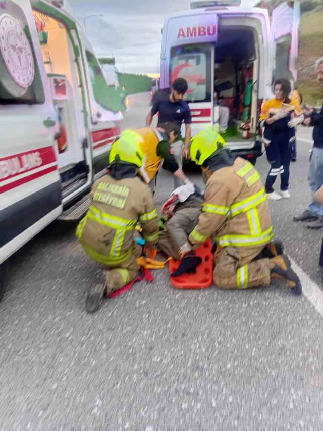 Susurluk'ta yolcu otobüsü devrildi: 25 yaralı