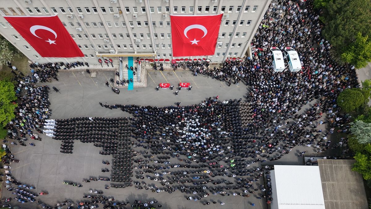 Çorlu\'da şehit polisler son yolculuğuna uğurlandı
