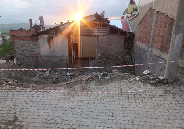 Metruk evde oynayan çocuklar, Kurtuluş Savaşı'ndan kalma el bombası buldu