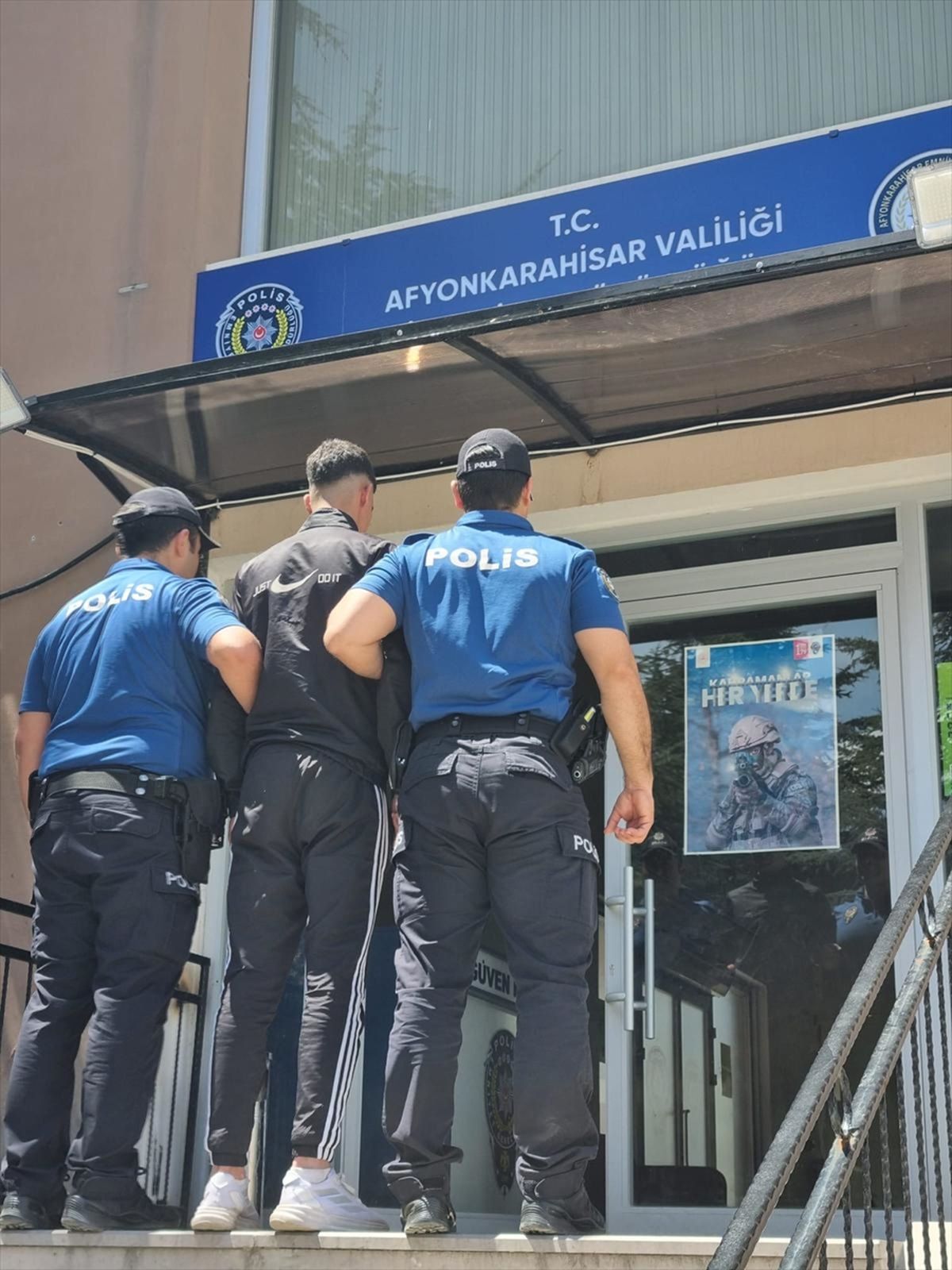 Bıçakla Tehdit Eden Şahıs Gözaltında