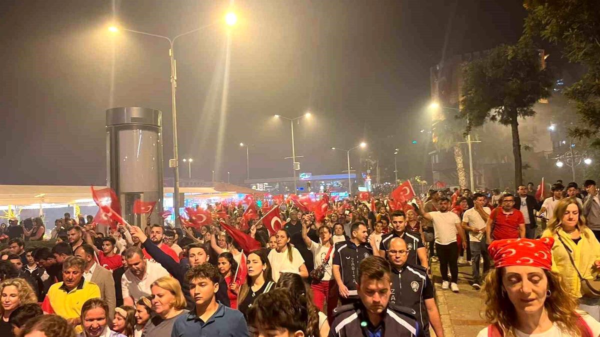 Alanya\'da fener alayı ve Ceza konseriyle 19 Mayıs kutlaması