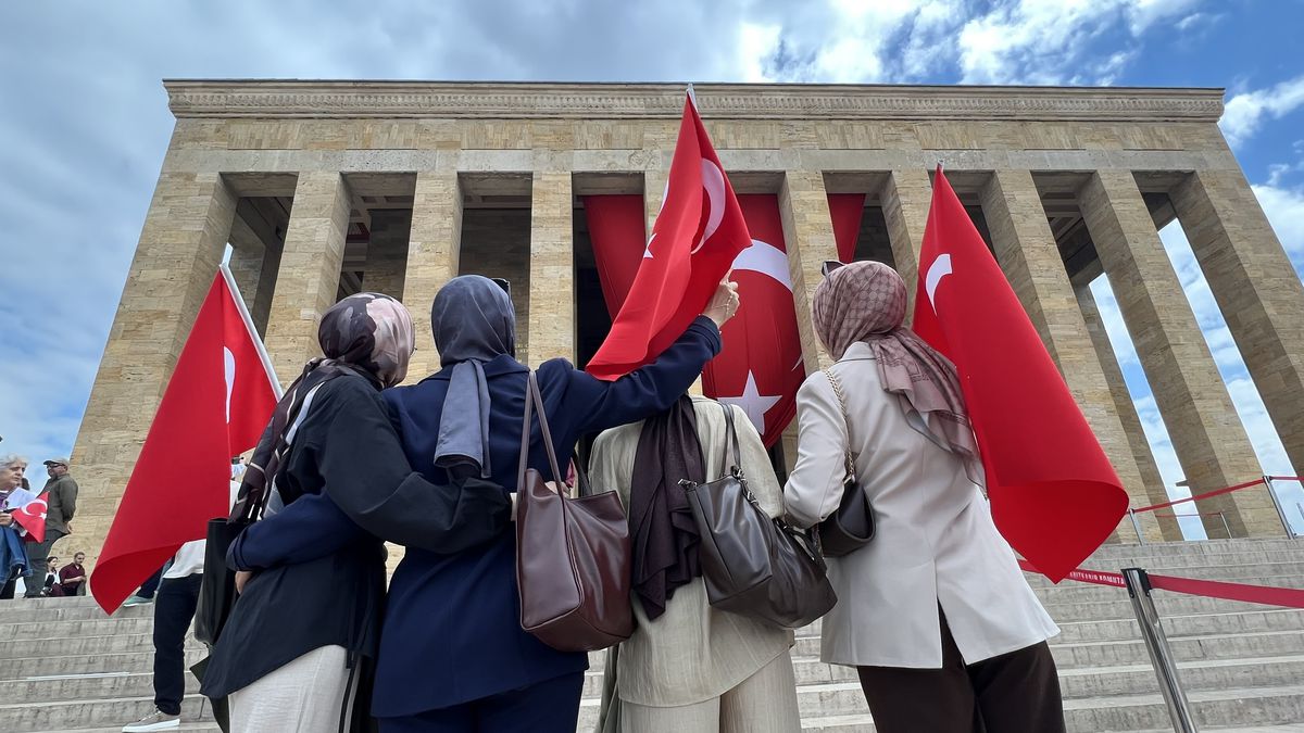 Anıtkabir\'de Gençlik ve Spor Bayramı Coşkusu