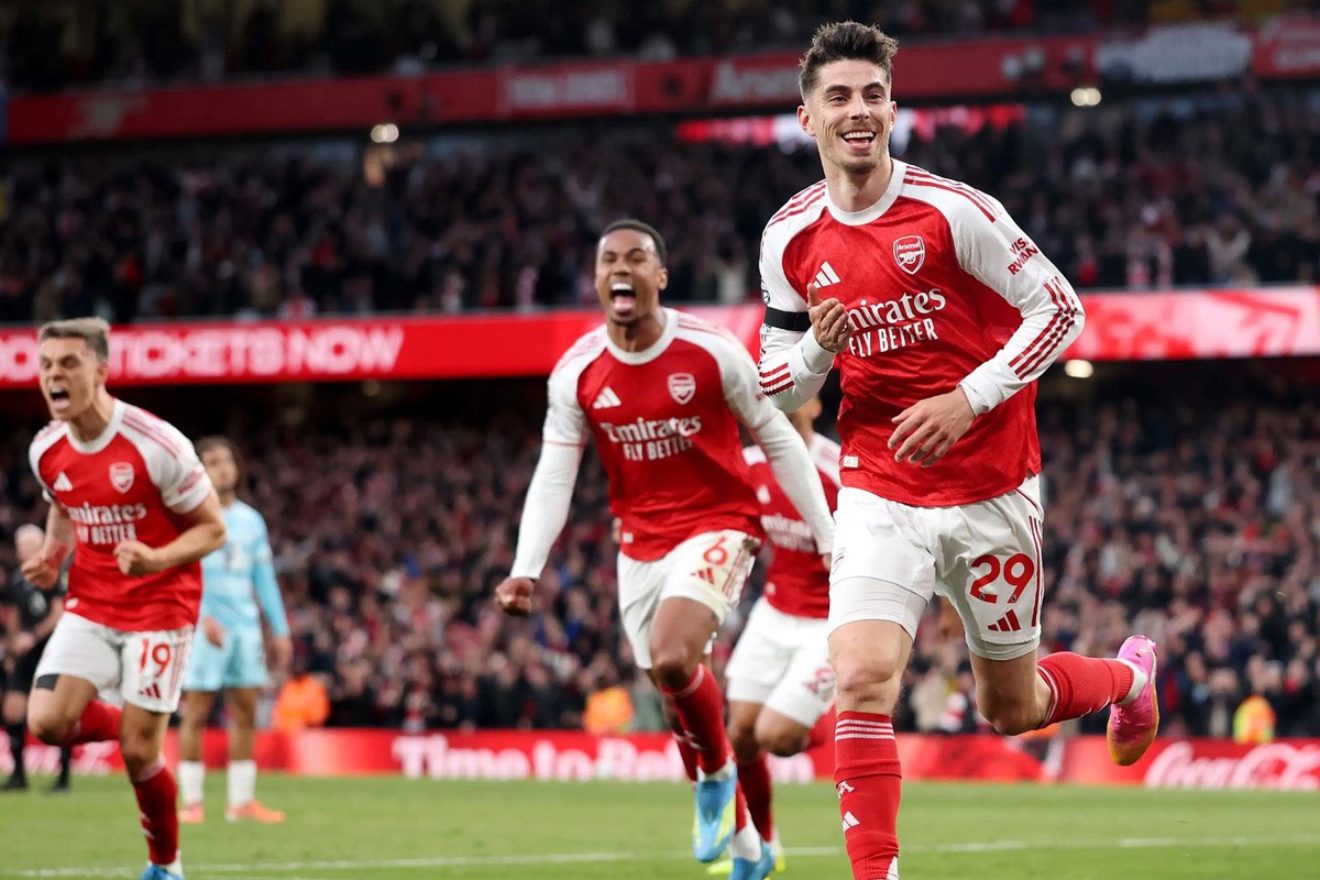 Son 1 adım! Arsenal, tam 22 yıl sonra şampiyonluğa koşuyor 