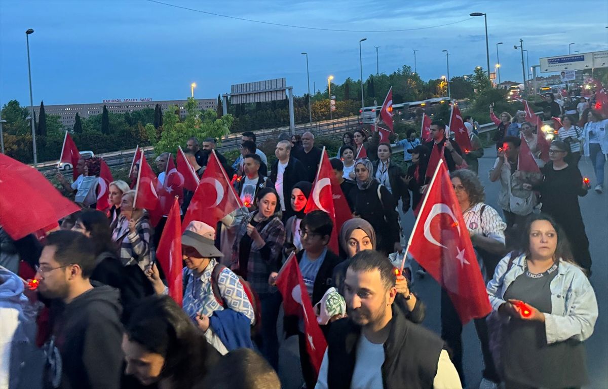 Kadıköy\'de Bıçaklı İnfaz: Anma Yürüyüşü