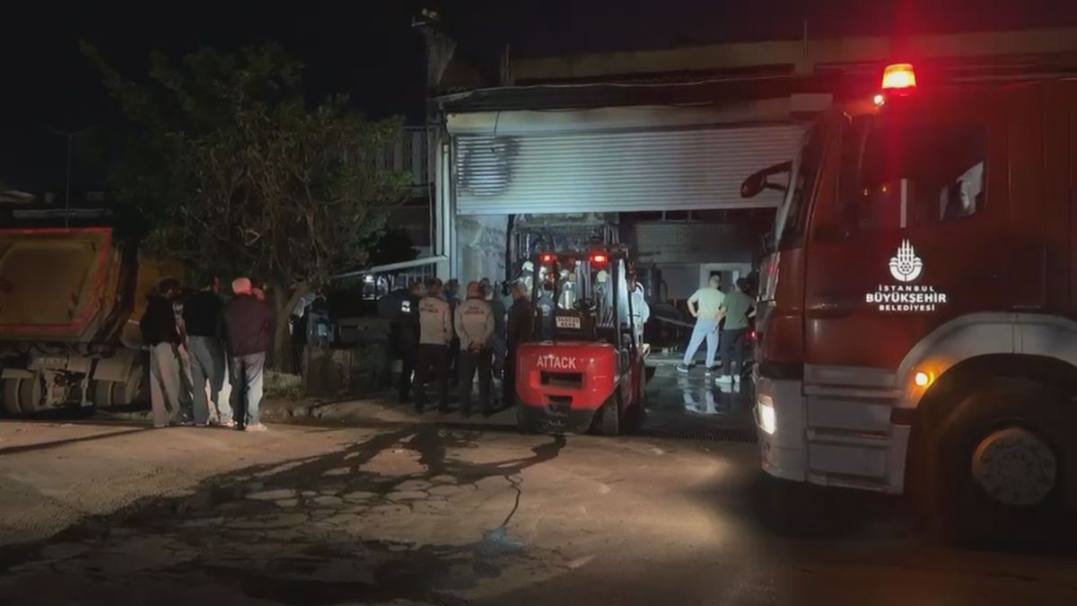 Başakşehir\'de TIR Yangını Söndürüldü