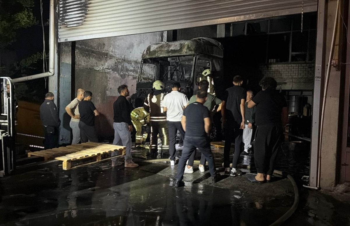 Başakşehir\'de Oto Tamir Dükkanında Yangın
