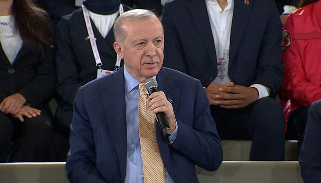 Erdoğan: Gençlerle omuz omuza yürümeye devam edeceğiz