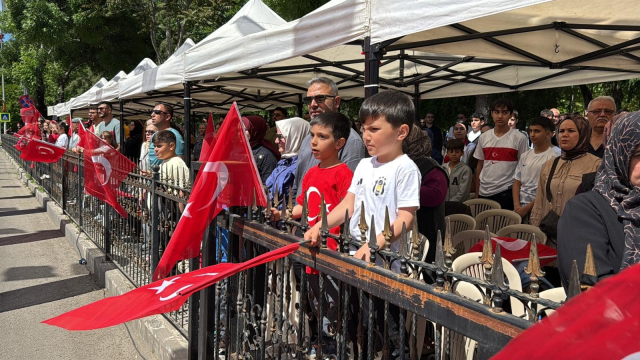 Diyarbakır'da 19 Mayıs, erbane ve Kürtçe müziklerle kutlandı
