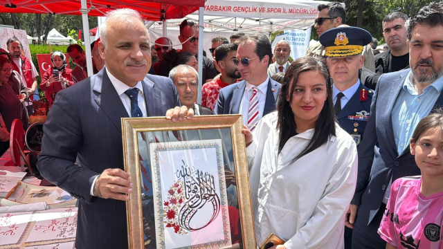 Diyarbakır'da 19 Mayıs, erbane ve Kürtçe müziklerle kutlandı