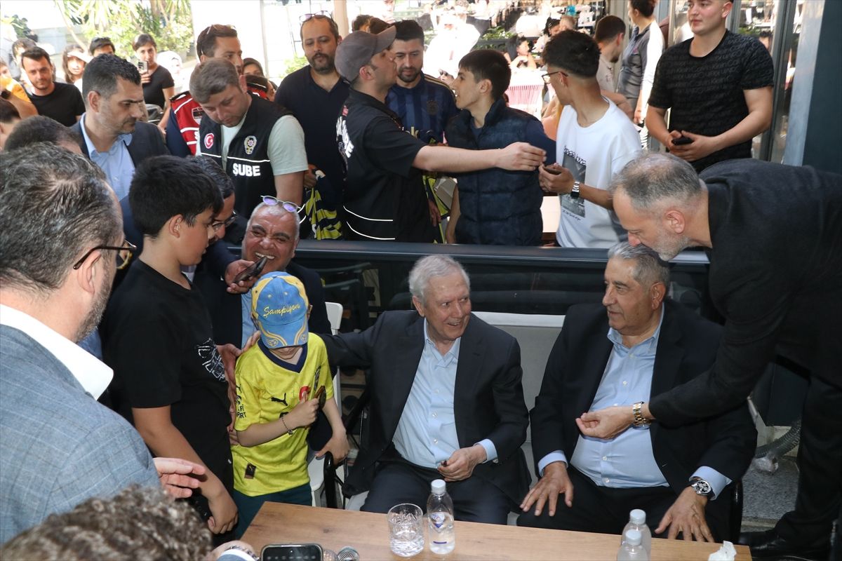 Aziz Yıldırım, Yalova\'da Taraftarlarla Buluştu