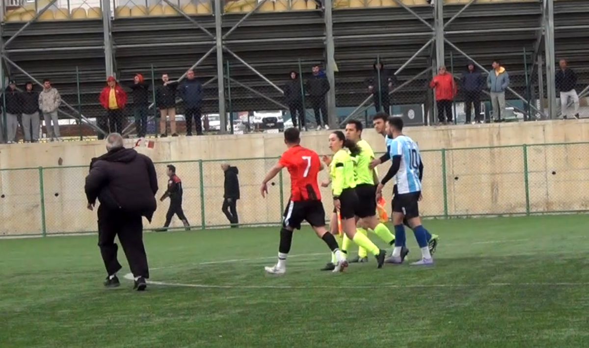 Futbolcu Hakeme Saldırdı, Maç Tatil Edildi