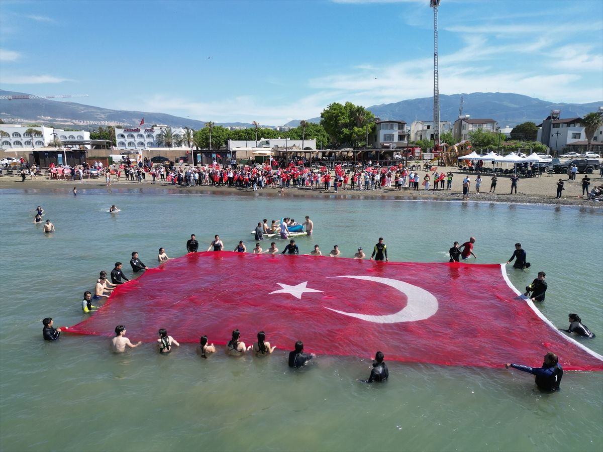 Hatay\'da 138 Metrekarelik Türk Bayrağı Açıldı
