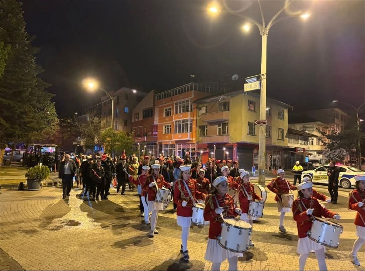 İhsangazi\'de Fener Alayı Bayram Coşkusunu Yaşattı
