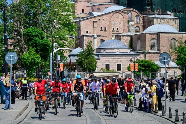 İstanbul'da Bisiklet Turu ile Atatürk Anıldı