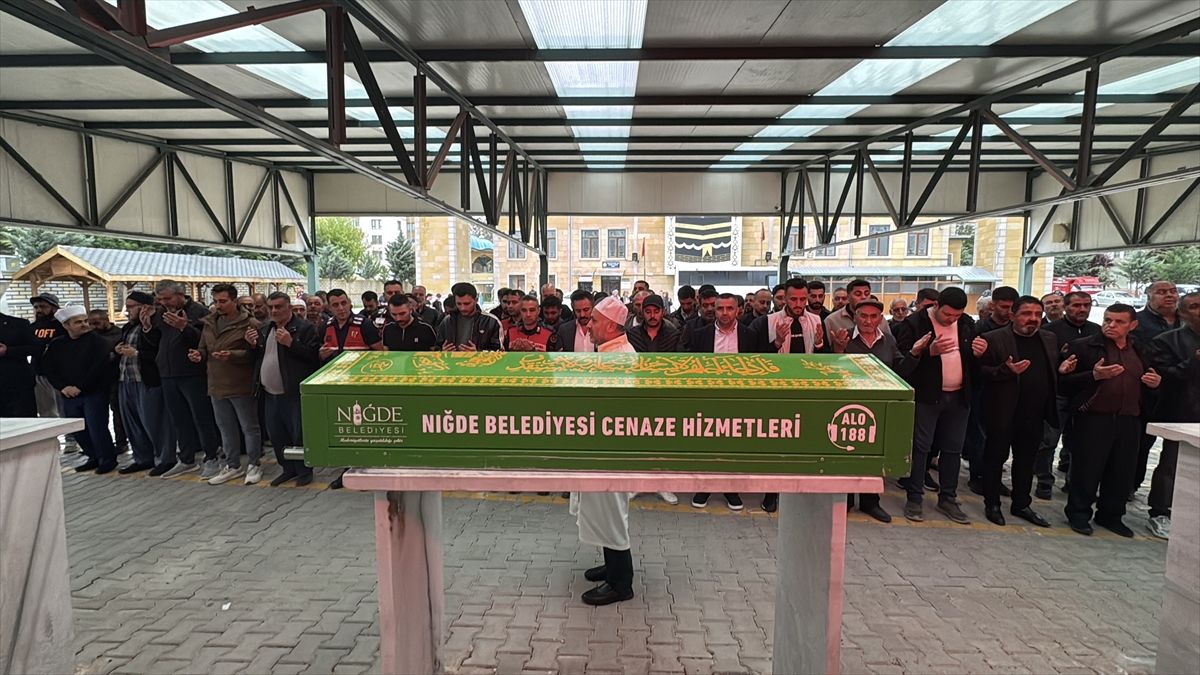 Mersin\'de Silahlı Saldırı: Gökay Seyfioğlu Toprağa Verildi