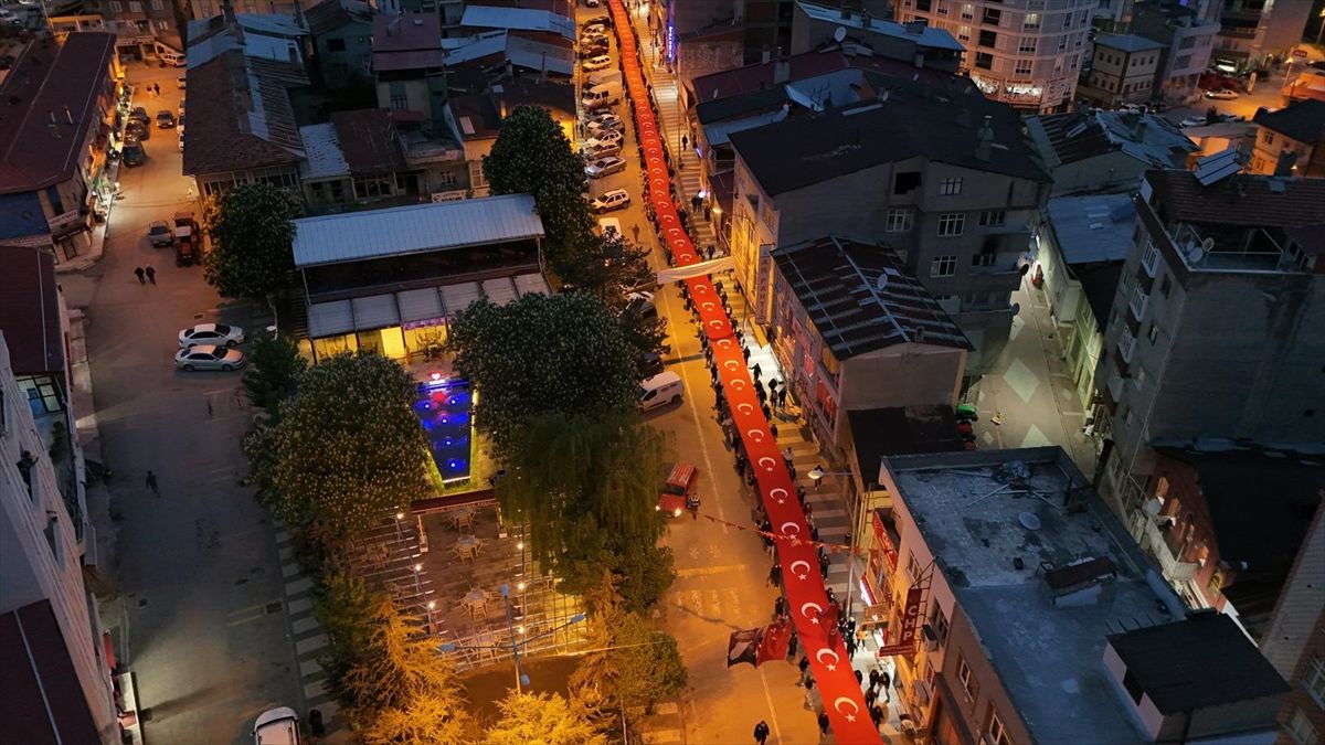 Suşehri\'nde Bayrak Yürüyüşü Düzenlendi