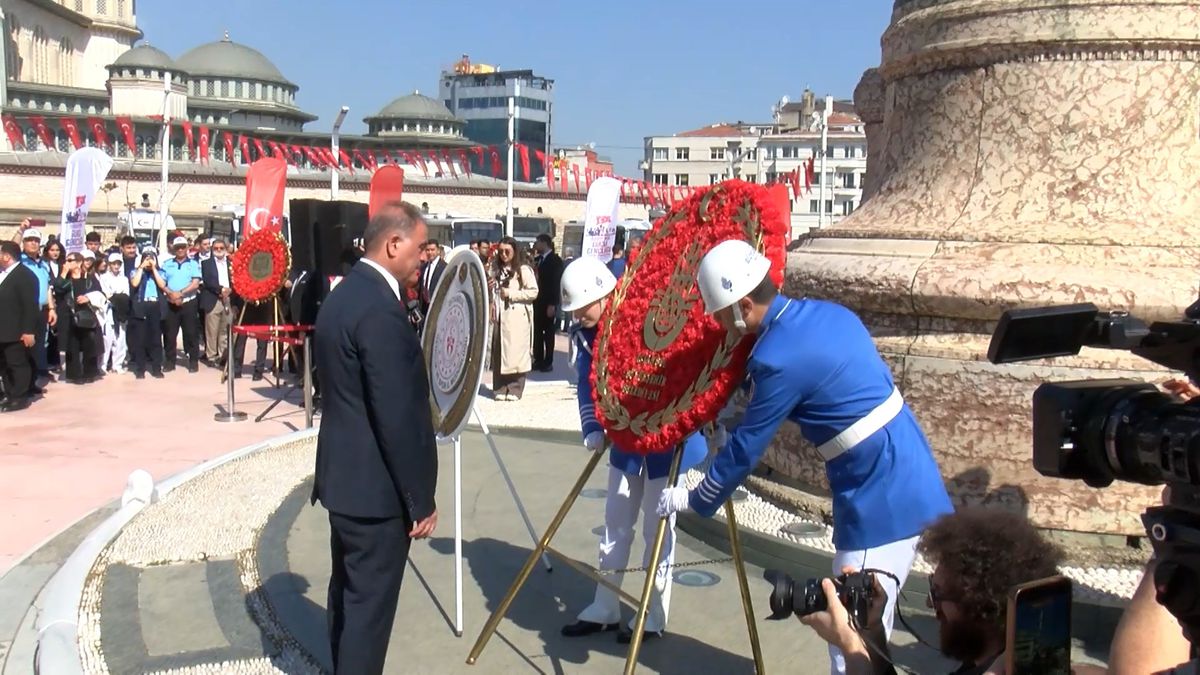 19 Mayıs Töreni Taksim\'de Düzenlendi