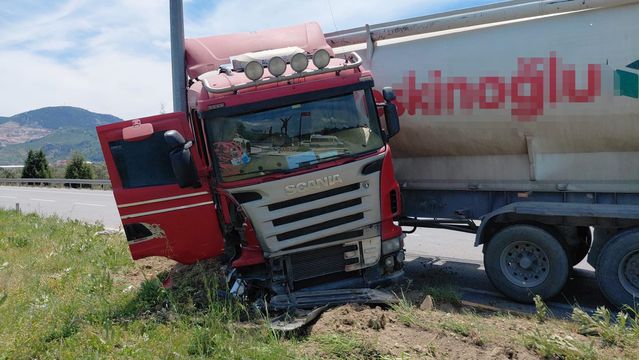 Kırkağaç'ta TIR, Elektrikli Bisiklete Çarptı: 1 Ölü, 4 Yaralı