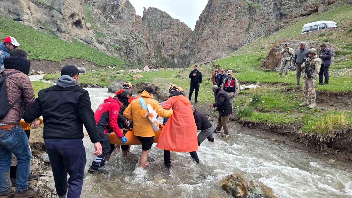 Van\'da Mahsur Kalan Yürüyüşçü Kurtarıldı