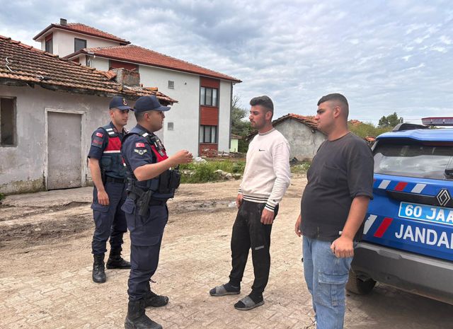 Almus Barajı'nda taşkın alarmı! Esnaf önlem aldı, tahliyeler başladı