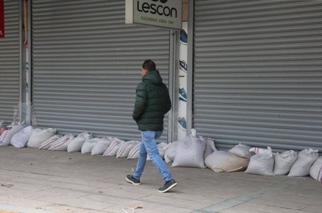 Almus Barajı'nda taşkın alarmı! Esnaf önlem aldı, tahliyeler başladı