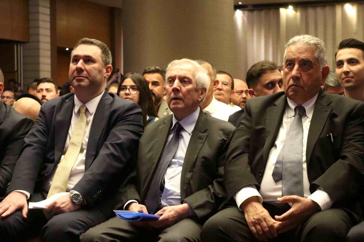 Aziz Yıldırım, İzmir\'de Fenerbahçe için şampiyonluk sözü verdi