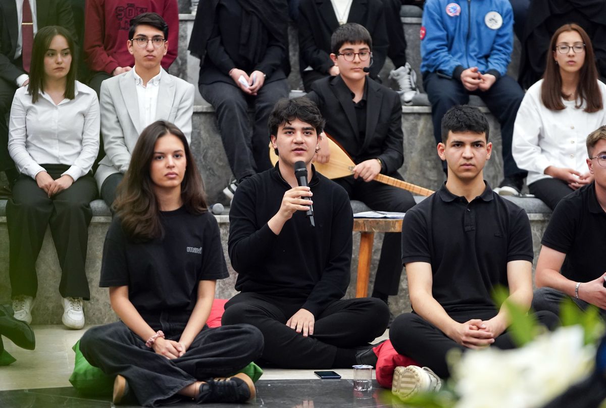 Bakan Tekin Gençlerle Buluştu