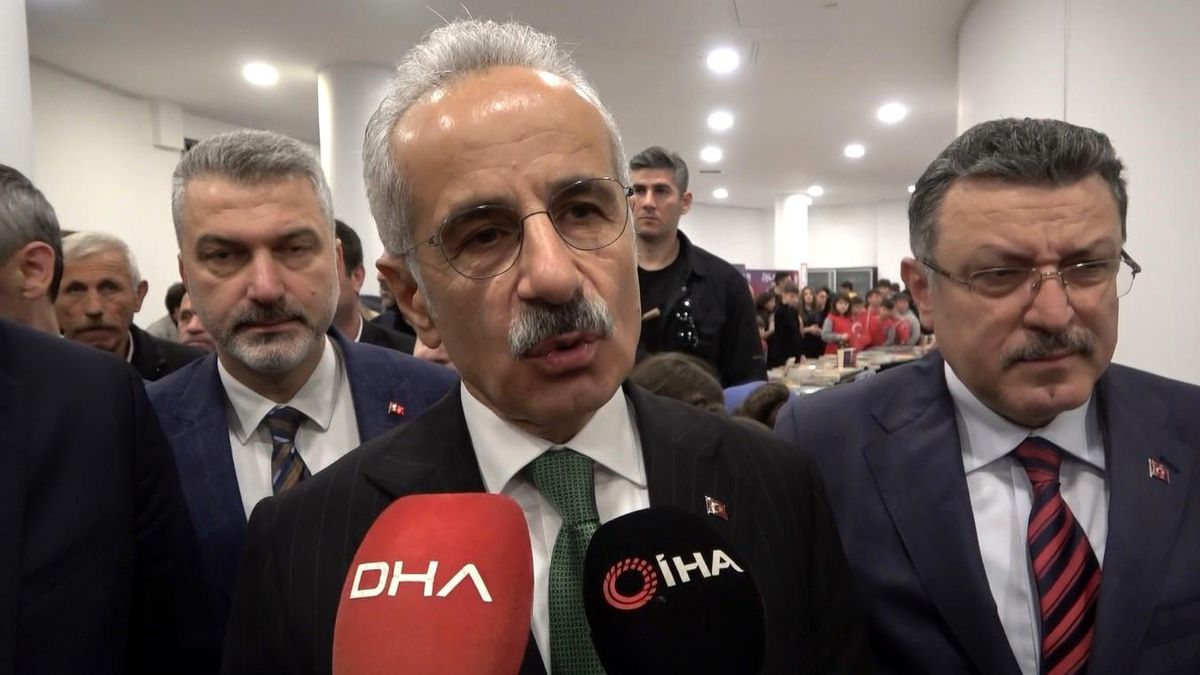 Bakan Uraloğlu: (Depremle ilgili) "İlk aldığımız bilgilere göre önemli bir problem olmadığını söyleyebilirim"