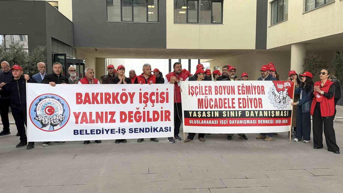 Bakırköy Belediyesi önünde "işten çıkarma" tepkisi