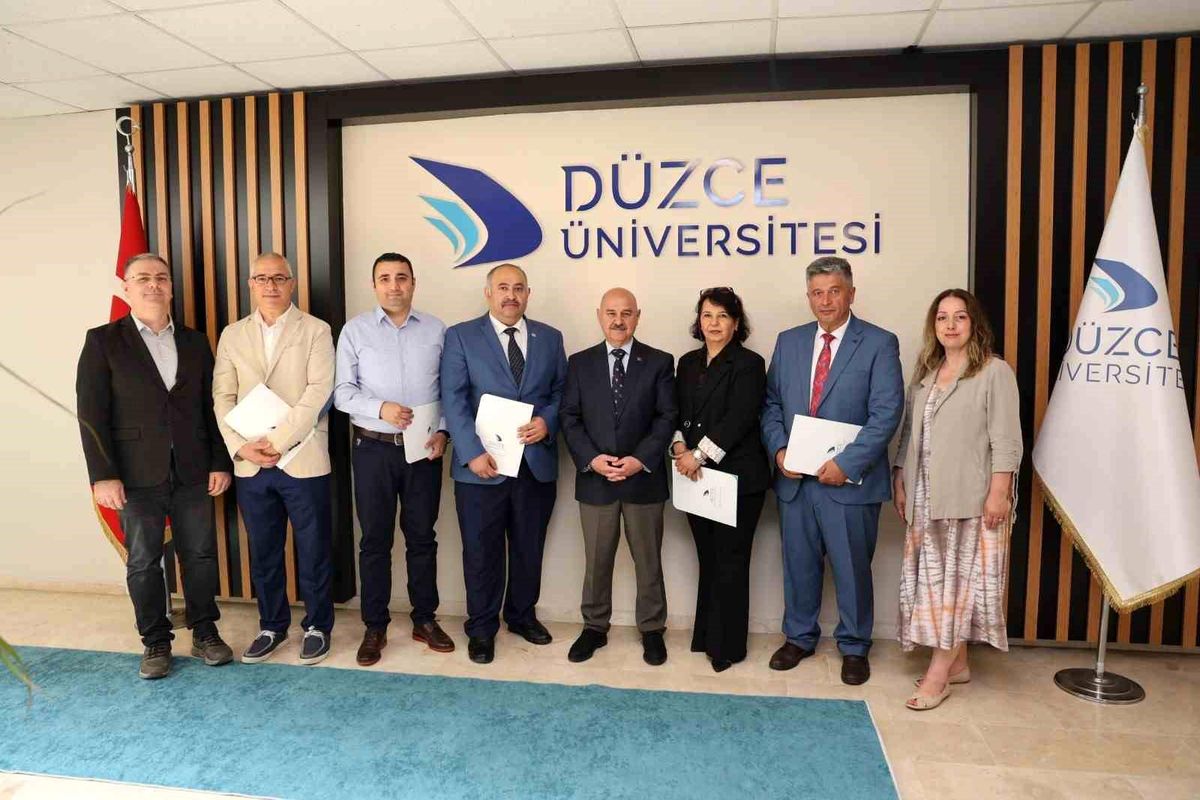 Düzce Üniversitesi\'nde Başarı Belgeleri Taksimi