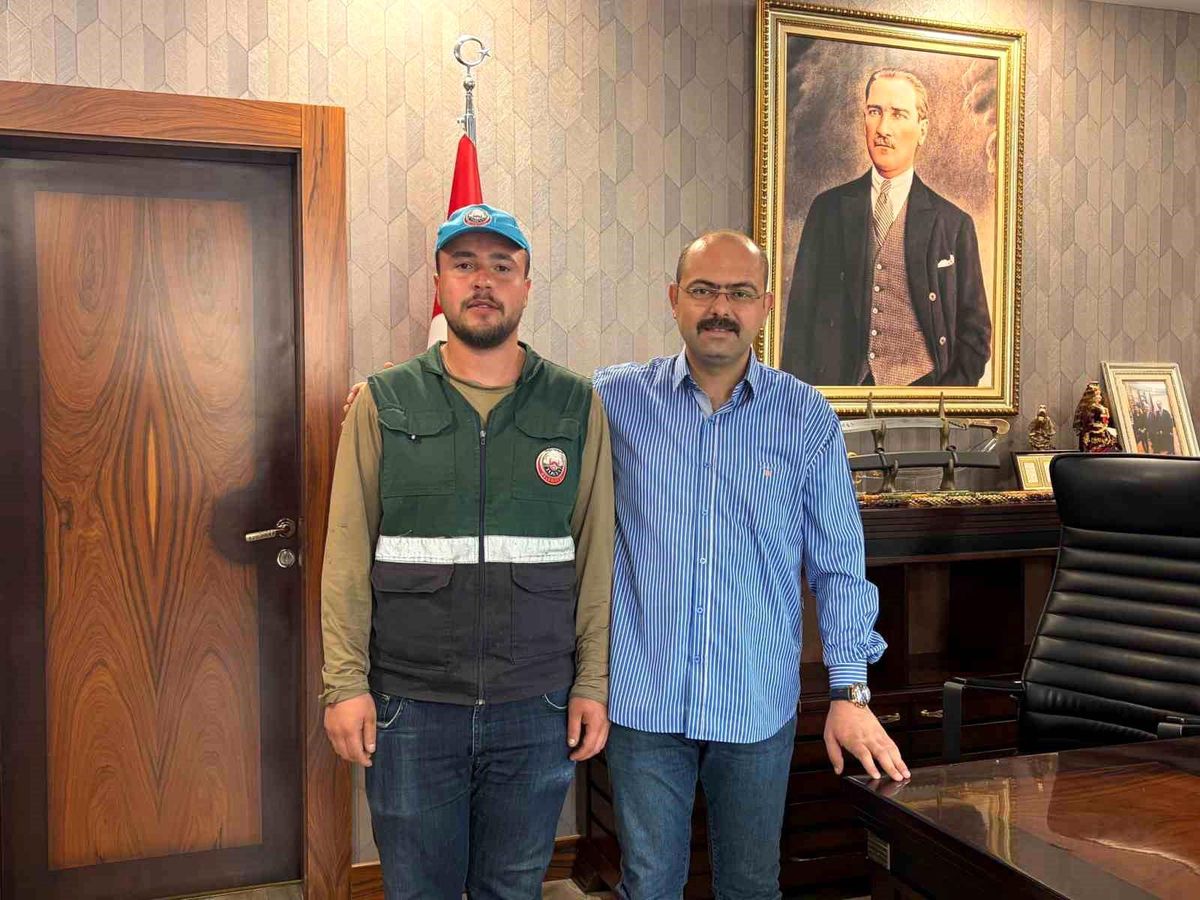Belediye personelinden örnek davranış: Bulduğu altını sahibine ulaştırdı