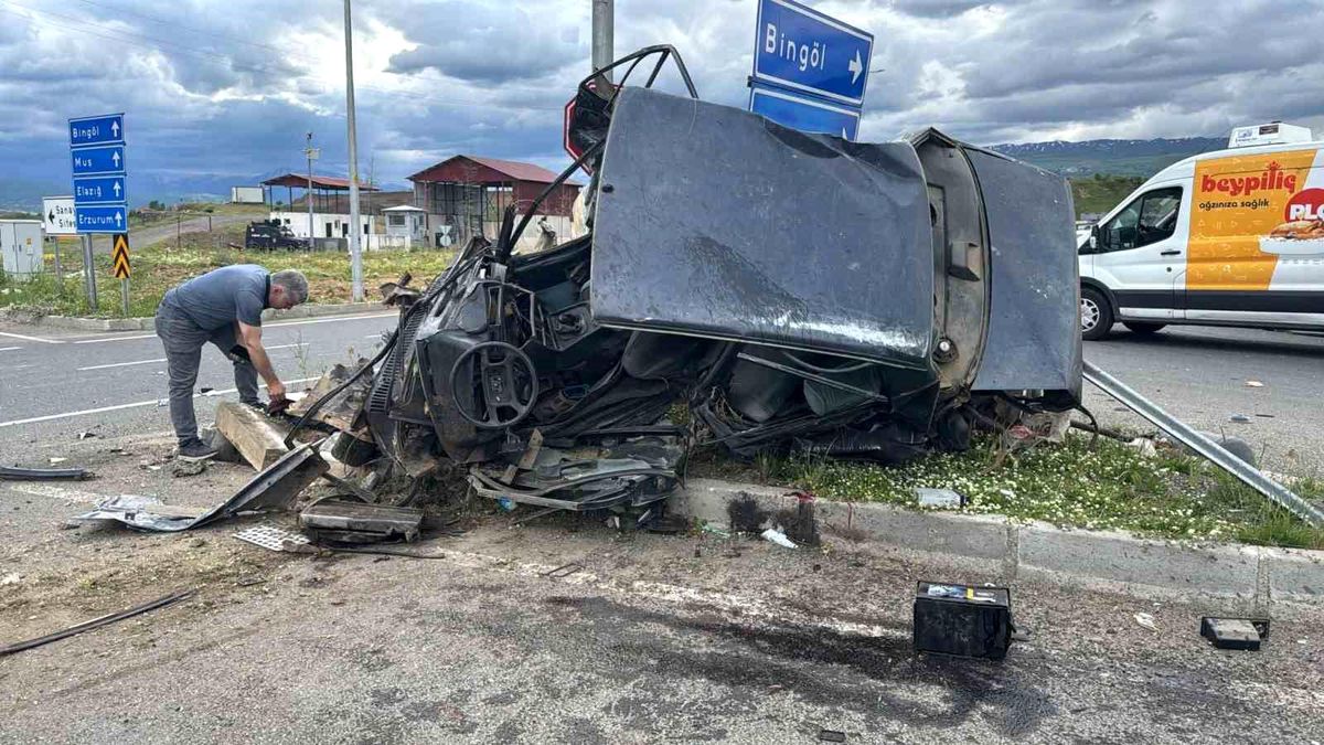 Bingöl\'de Trafik Kazası: 2 Yaralı