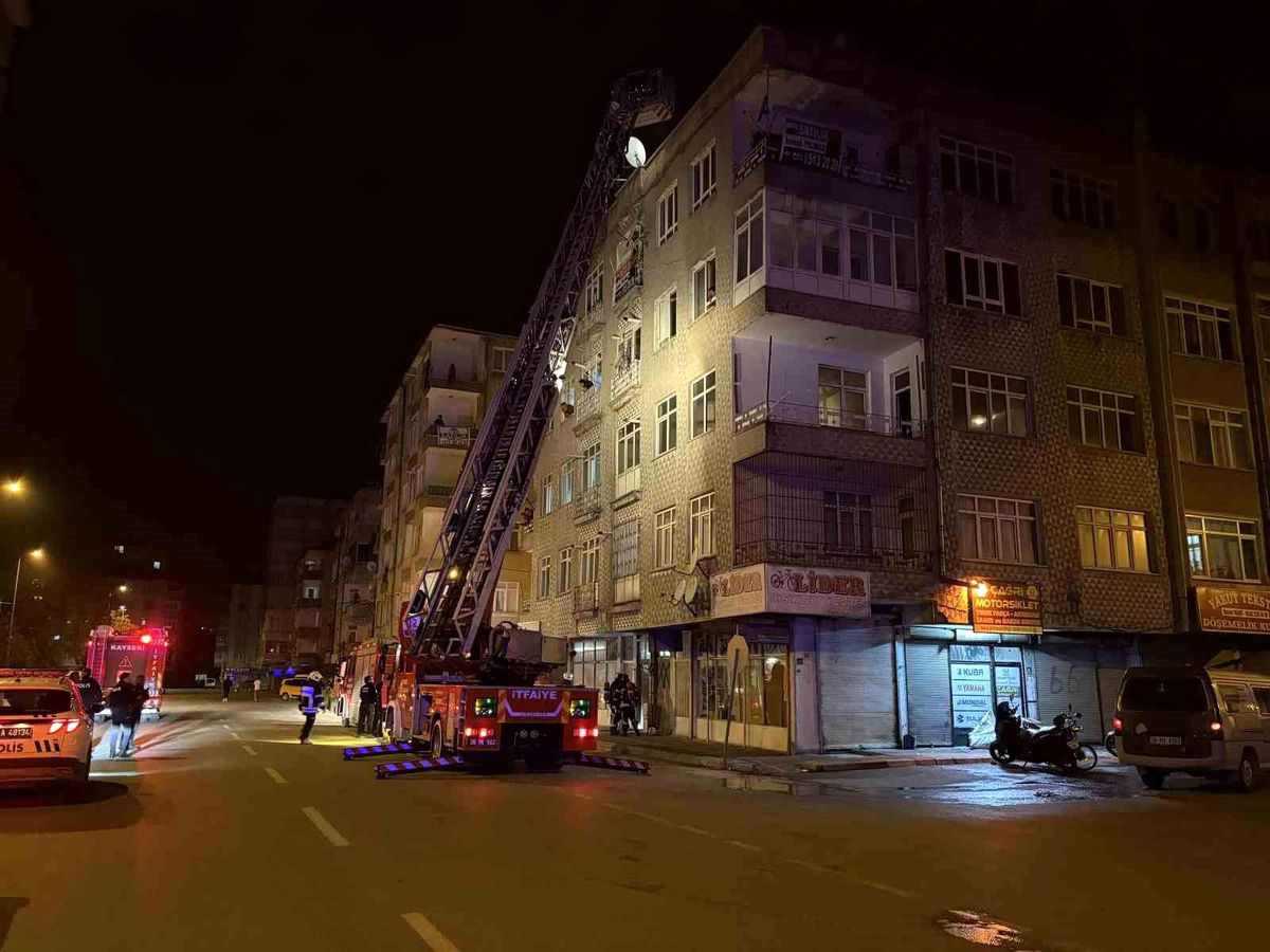 Kayseri\'de Yangın Paniği
