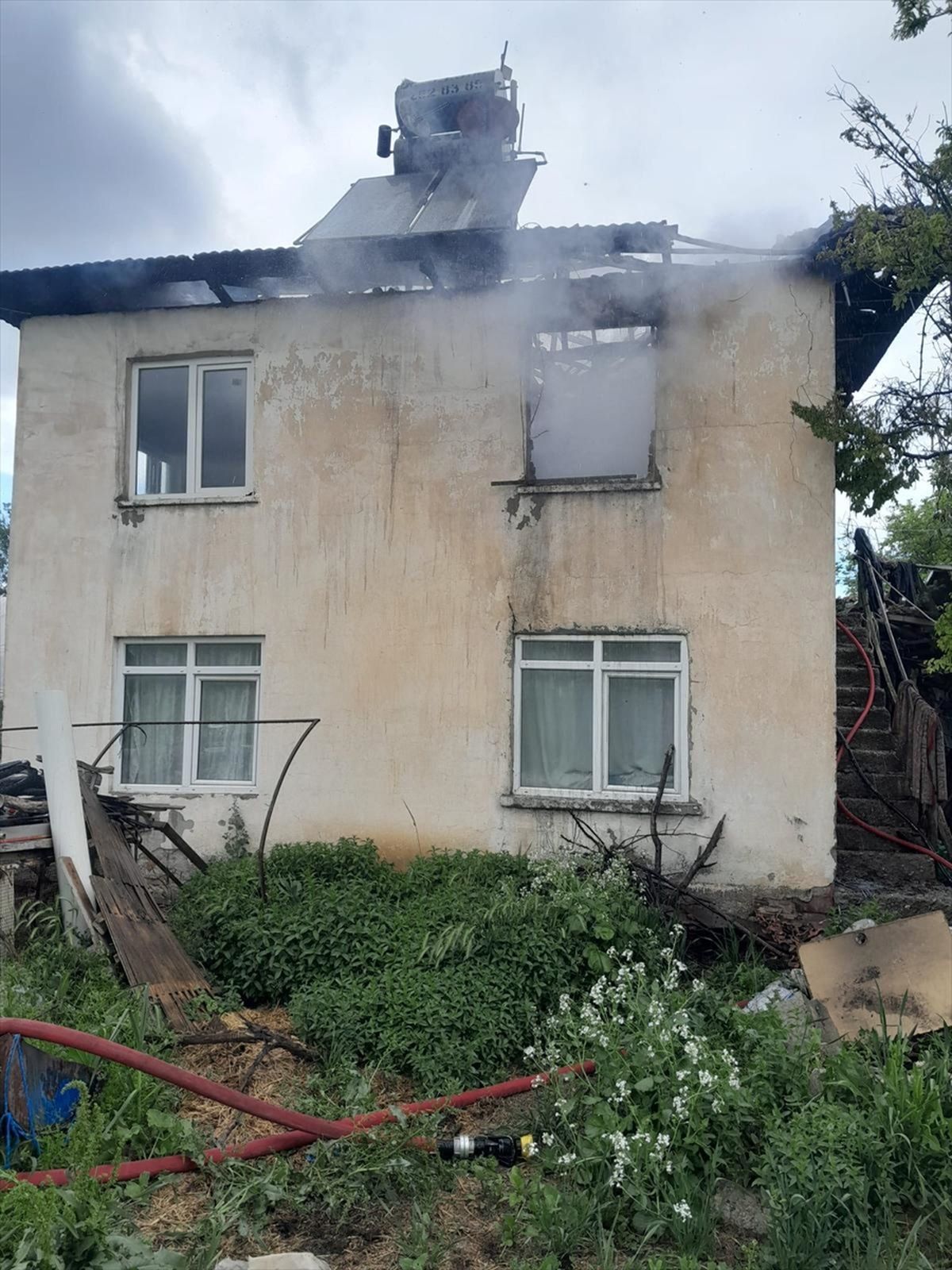 Burdur\'da Yangın: Müstakil Ev Kullanılamaz Hale Geldi