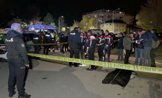 Cami önünde başından vurulmuş halde ölü bulundu