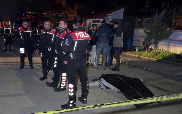 Cami önünde başından vurulmuş halde ölü bulundu