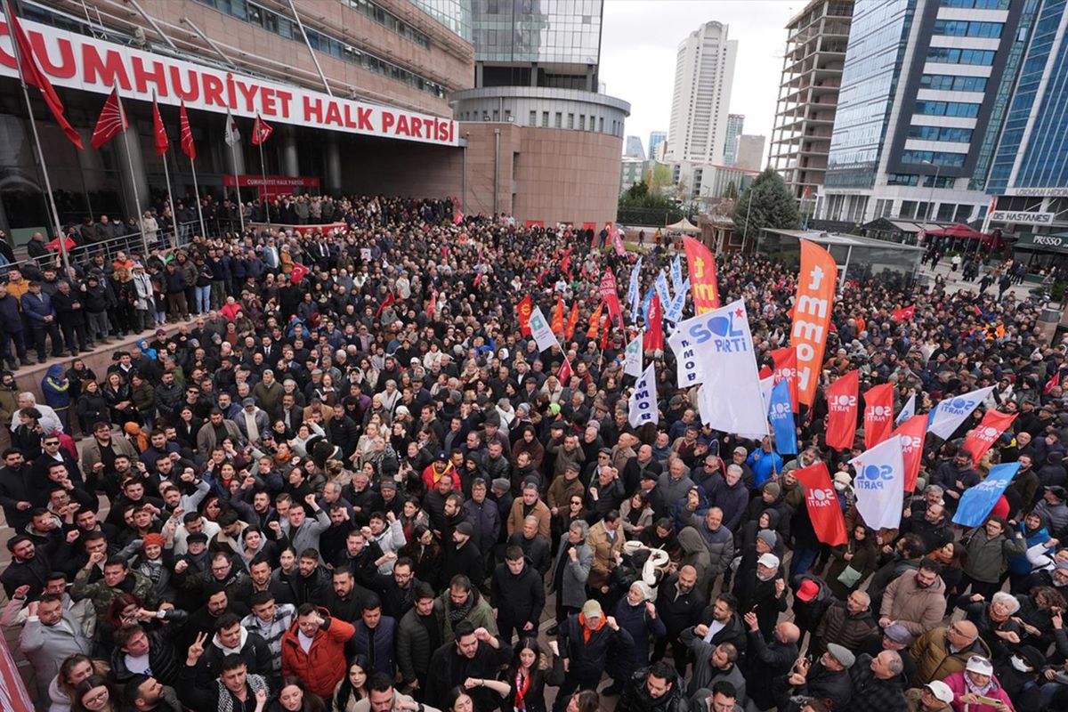 CHP\'li eski vekilden partisine salvolar: Hırsızın partisi olmaz